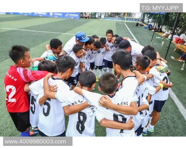 官浔小学足球明星崭露头角展现青春活力与团队精神 官浔小学足球明星崭露头角展现青春活力与团队精神